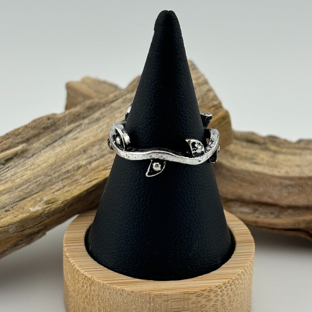 Vine Leaf Silver Toned Ring